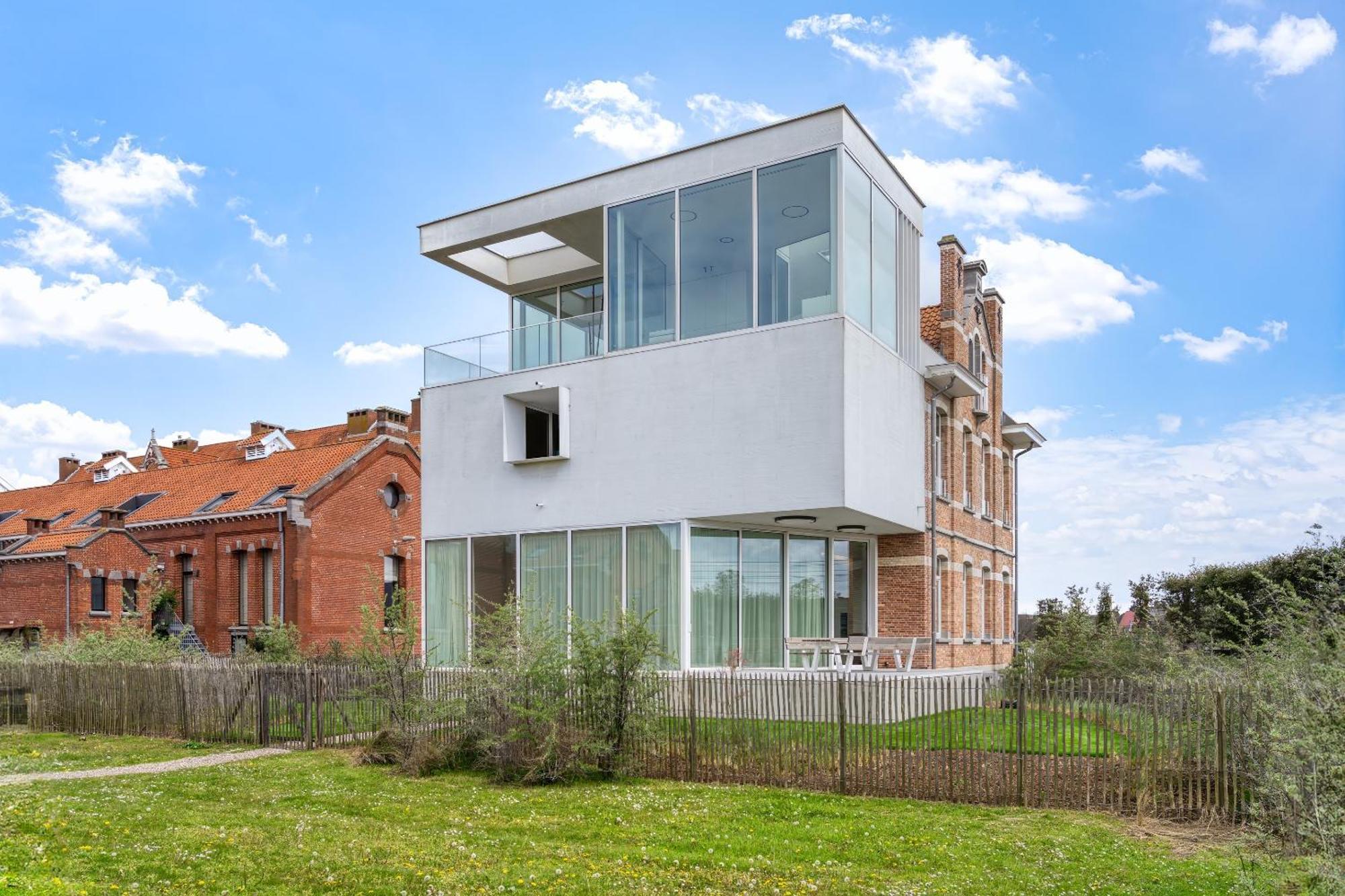 Villa Aime Aan Zee Trendy Beachhouse 5p - With Private Garden & 2 Parkingspots Ostenda