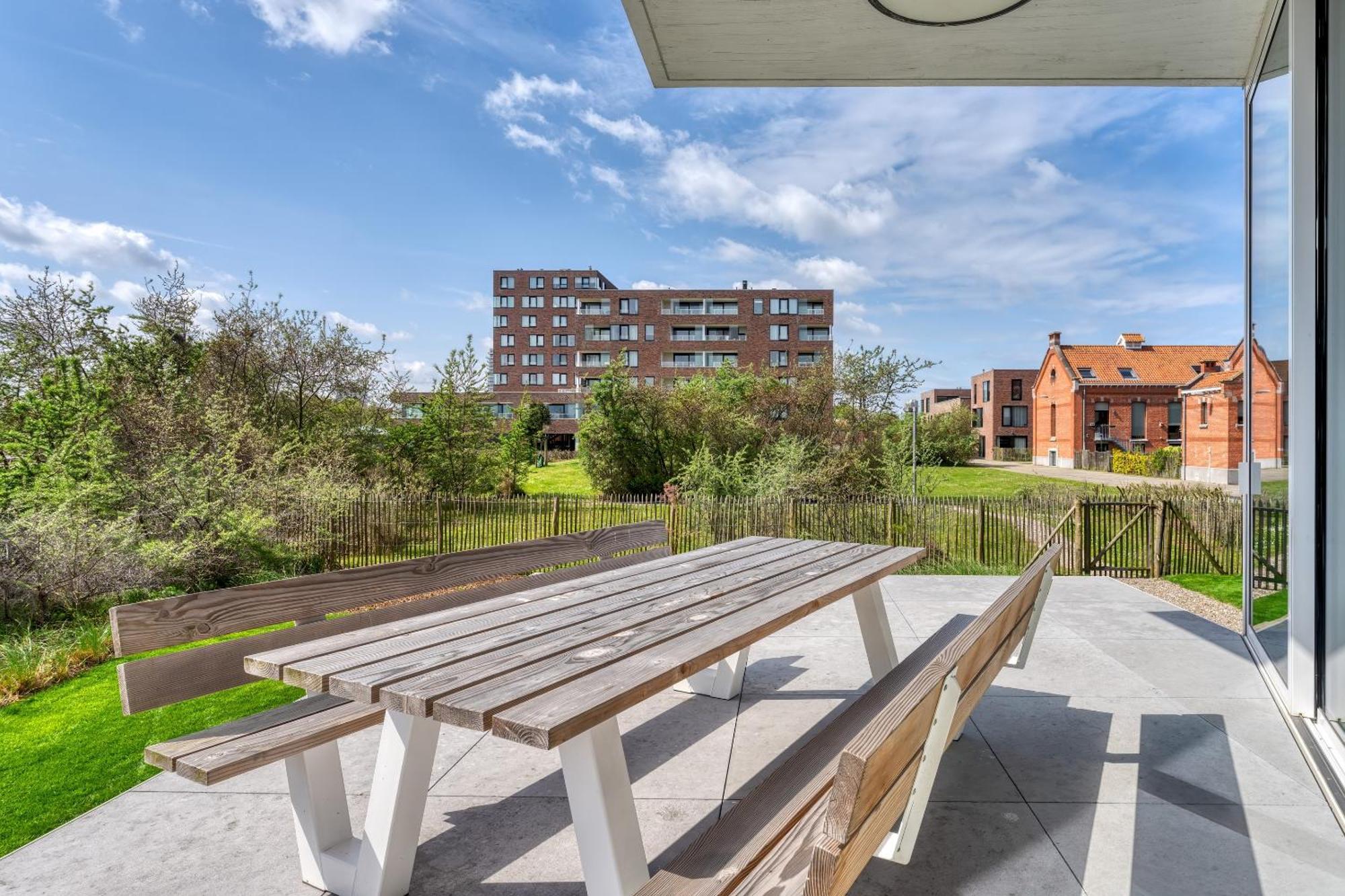 Aime Aan Zee Trendy Beachhouse 5p - With Private Garden & 2 Parkingspots Ostenda